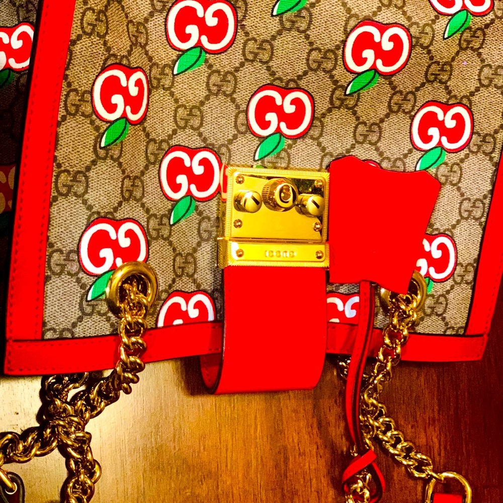 New rare  authentic limited addition Gucci cherry 🍒 purse.